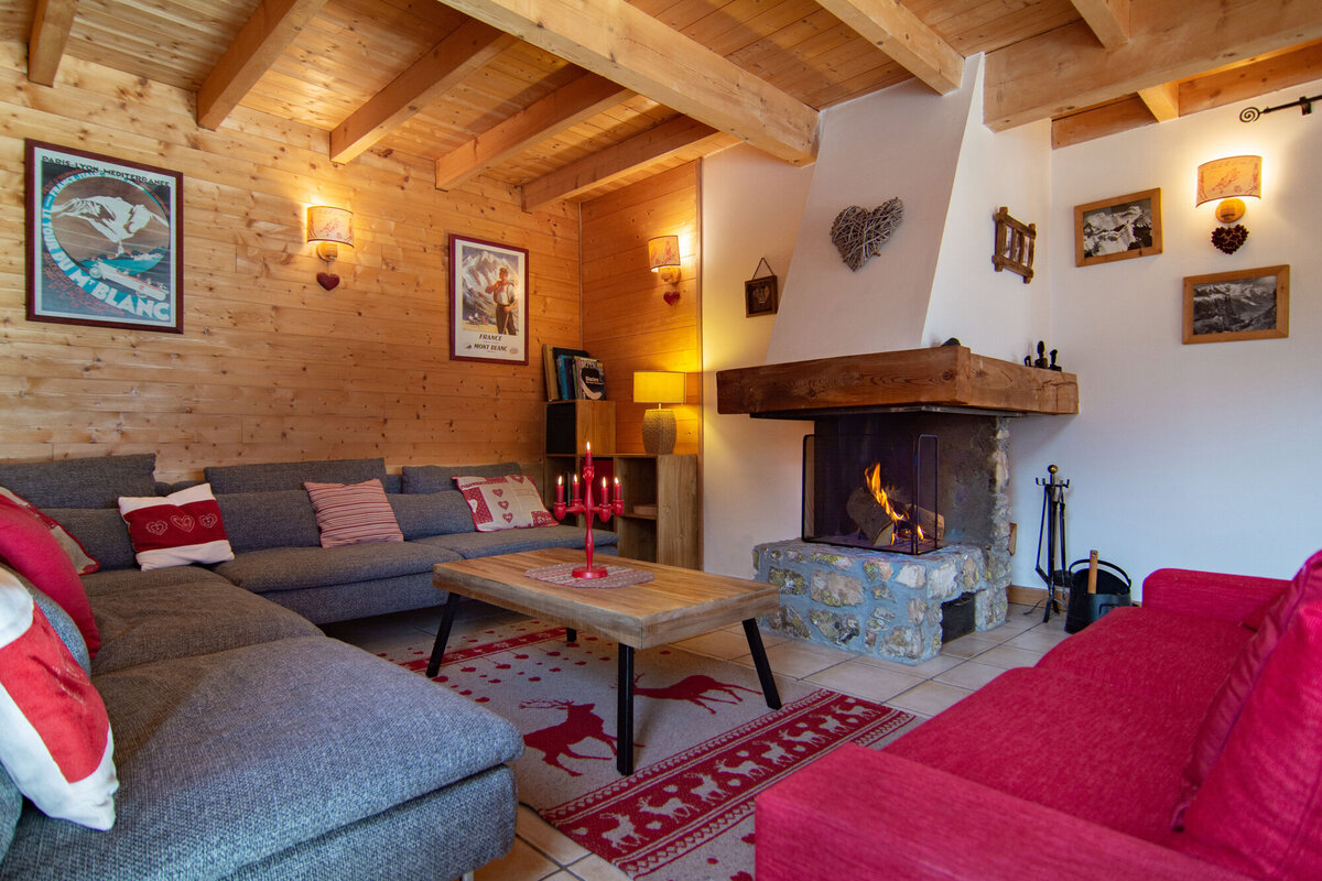 Fire place and Lounge area