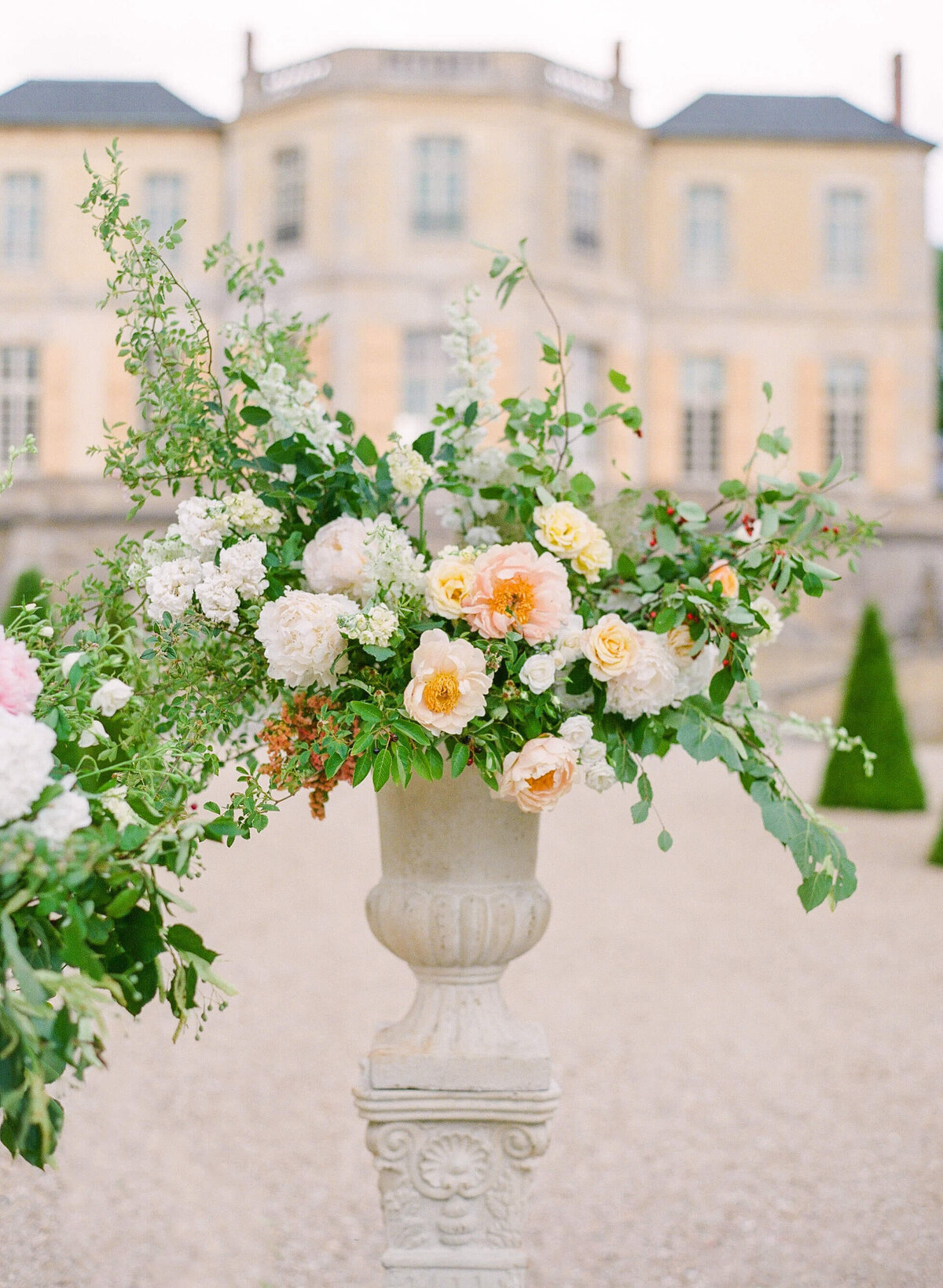 Chateau-de-Villette-wedding-florist-Floraison13