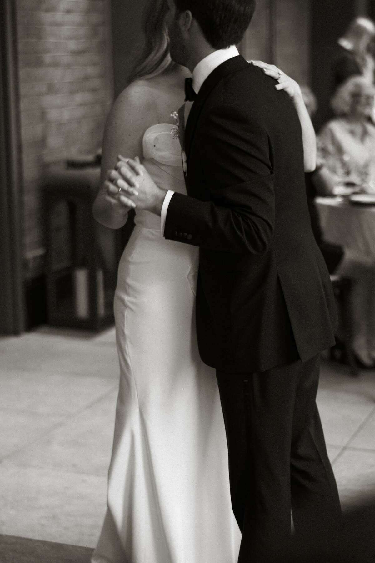 65-bride-groom-first-dance
