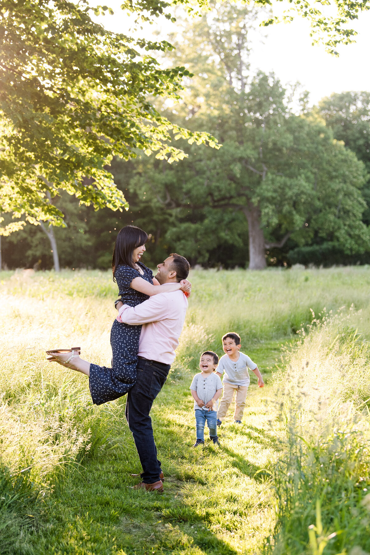 families-children-outdoors-rye-westchester-connecticut-photographer-new-york-photoshoot_connection_12