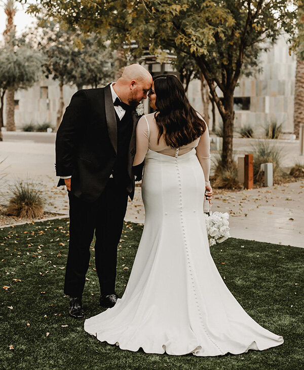 soho63-chandler-wedding-venue-bride-and-groom-with-tree