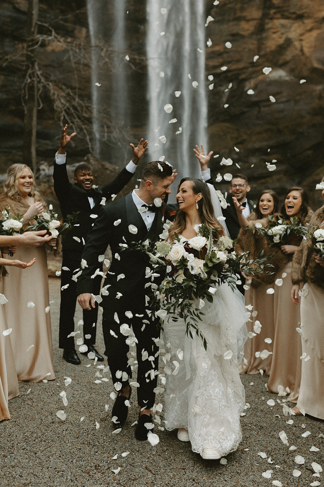 waterfall-wedding-organic-wedding-flowers-bridal-bouquet-classic-florals-atlanta-georgia-florist_11