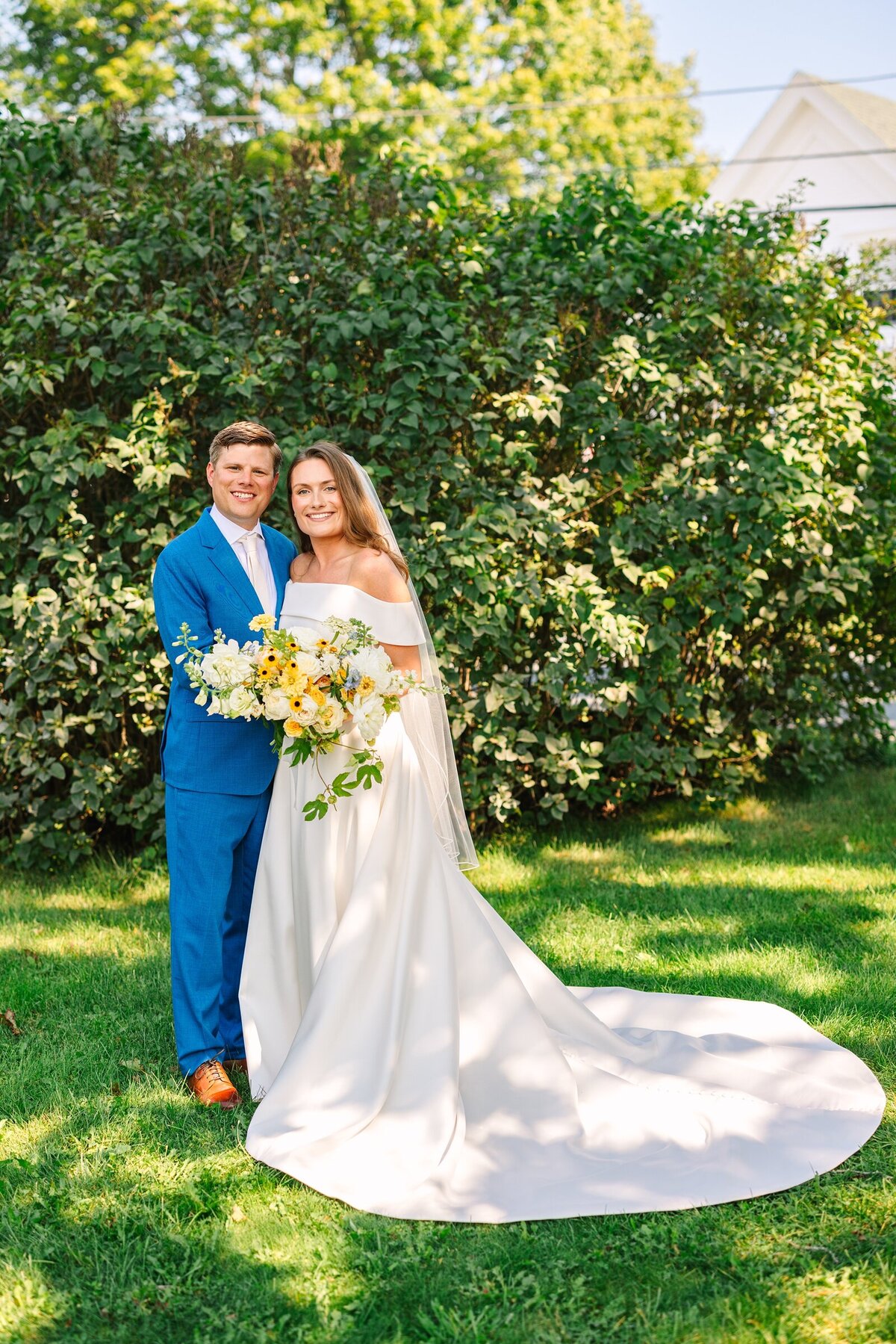 Cheery_Yellow_Blue_Seaside_Island_Maine_Wedding_Chebeague_Island_Inn_0033