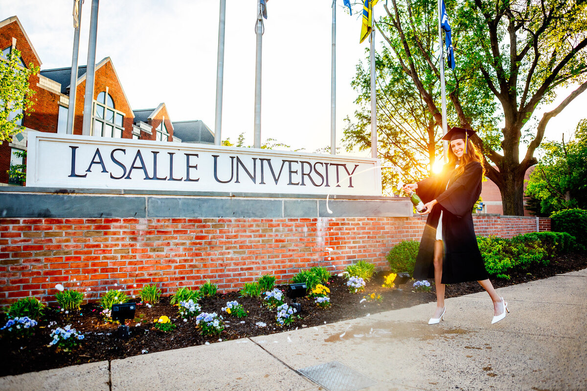 lasalle-graduation-champagne