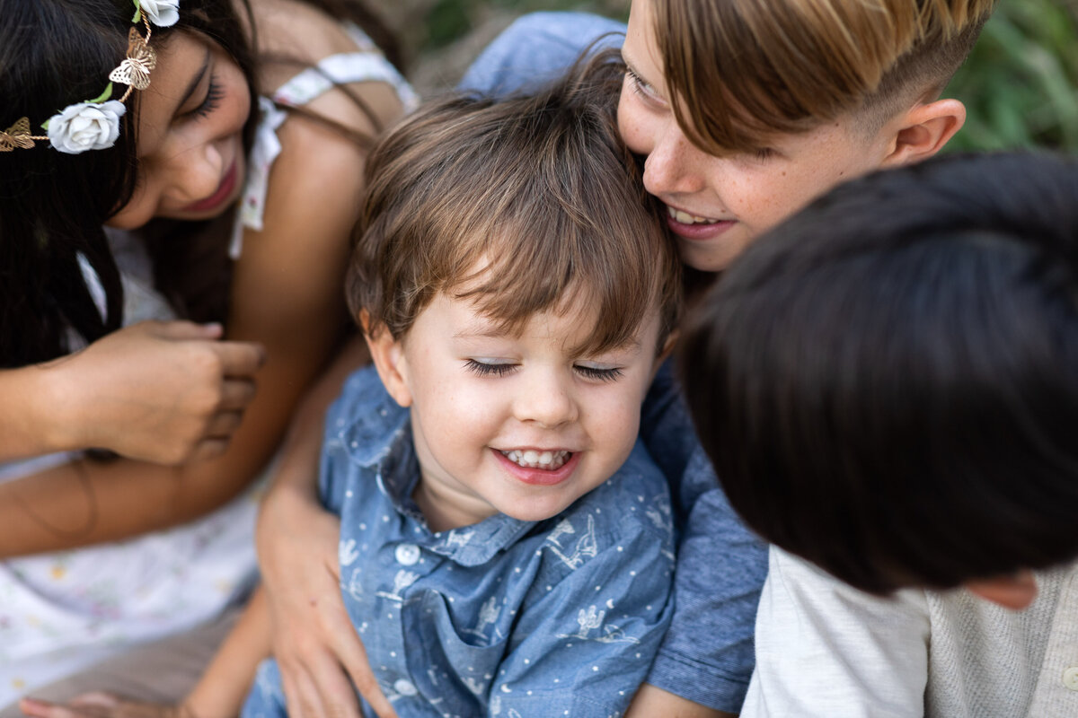 Kansas_City_Family_Photography_kids_laughing_eyelashes-13