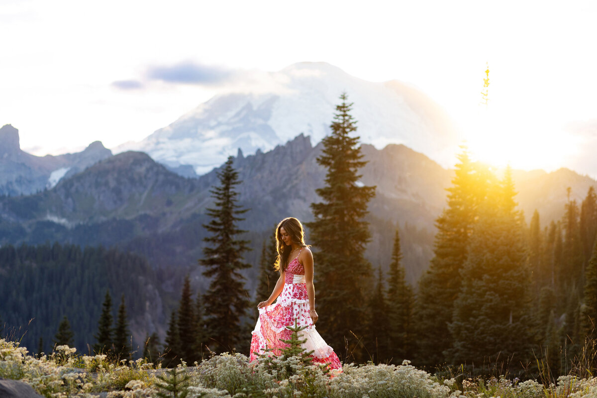 goldenhourmountrainierseniorgirl