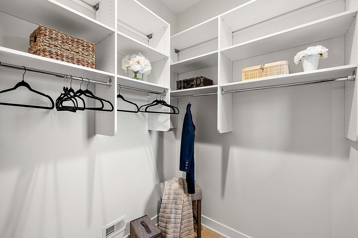 25-70802 Renata New Staging-25