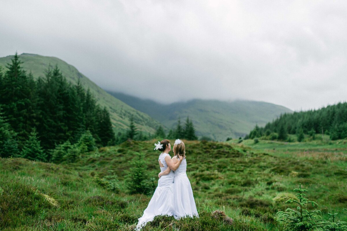 lodge on Loch goil destination wedding scotland l hewitt Photography-52