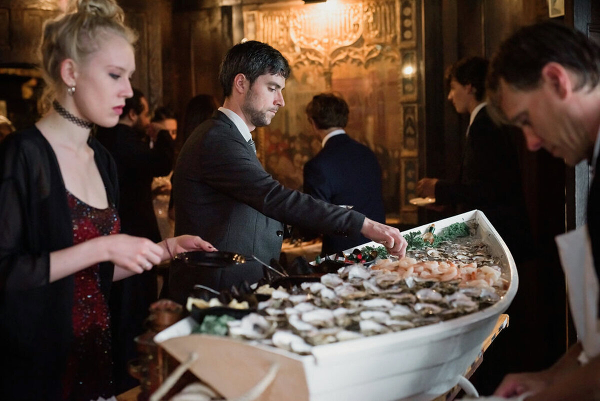 boston-wedding-photographer-seamless-photography-reception-hammond-castle-oysters