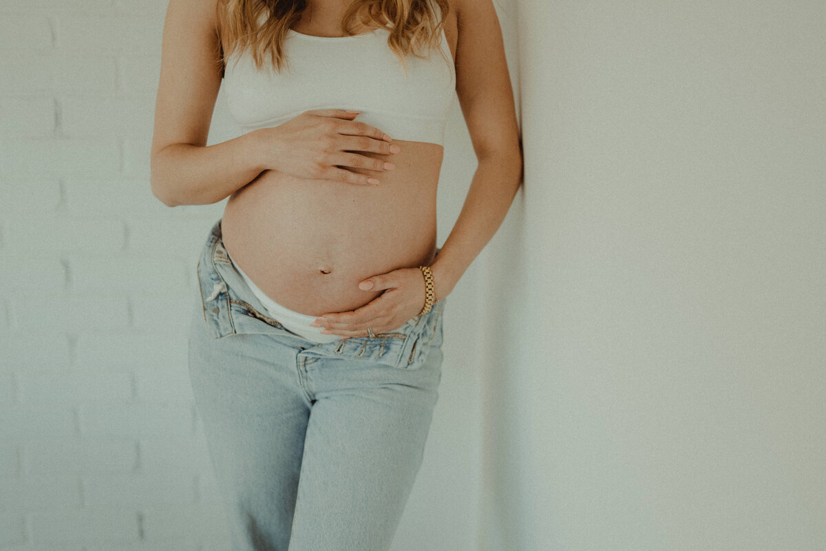 anchorage ak maternity photoshoot