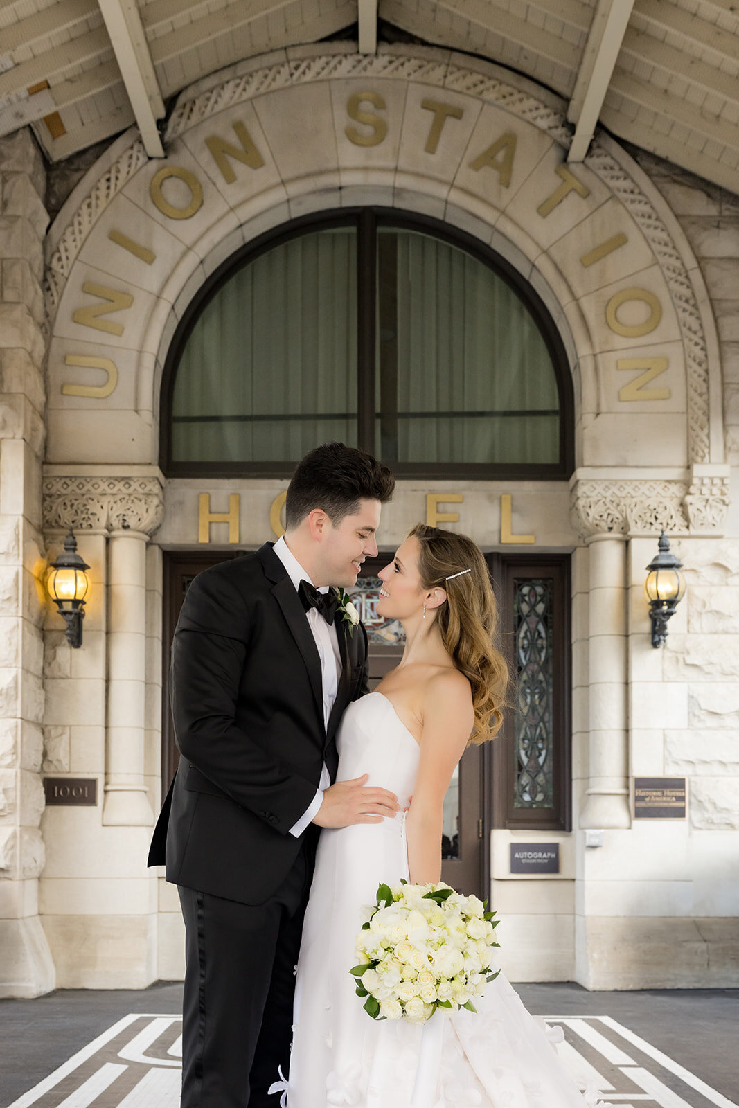 Ed and Aileen Photography Chicago Illinois Digital Film Wedding Engagement Photographers Destination Union Station Nashville40