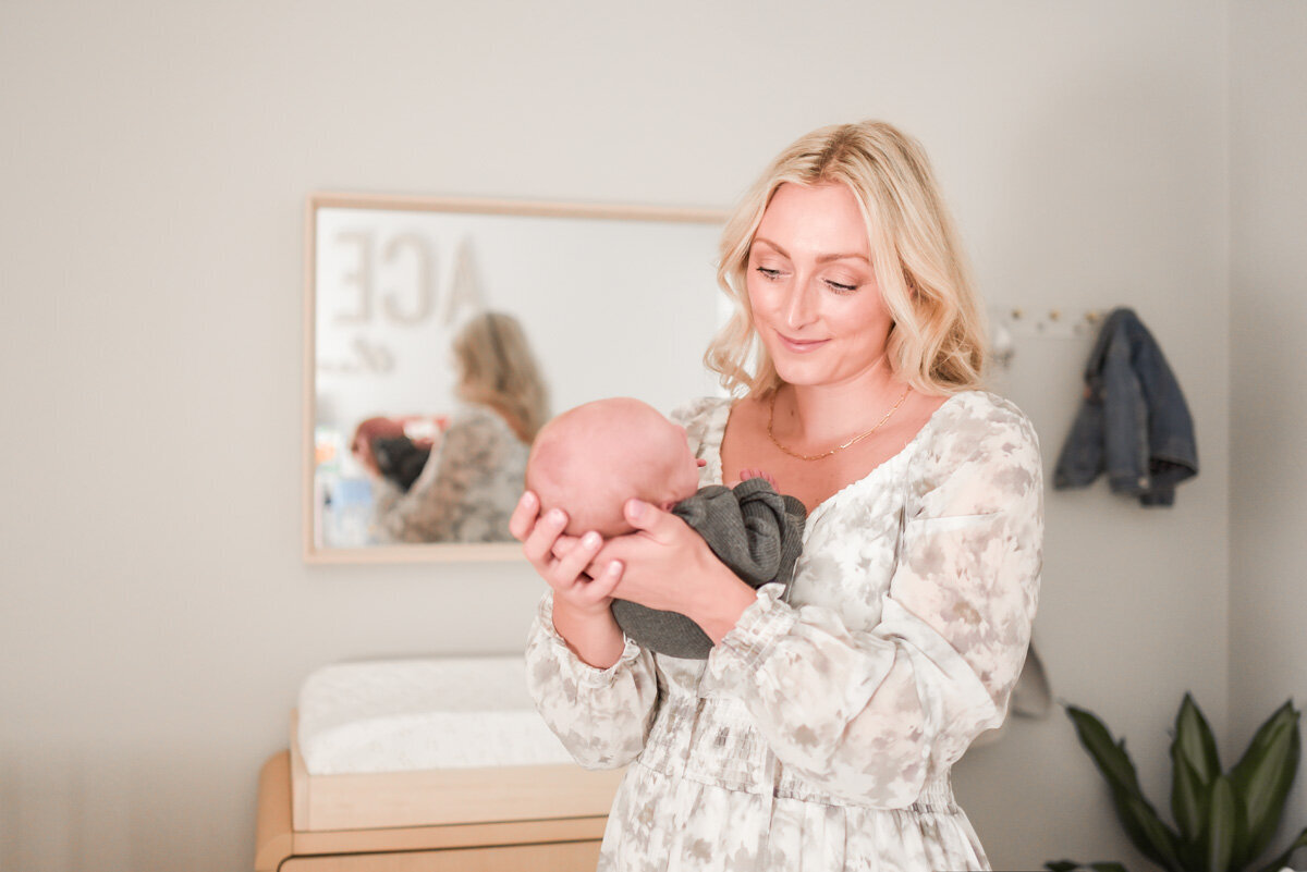 denver-newborn-in-home-mom-nursery