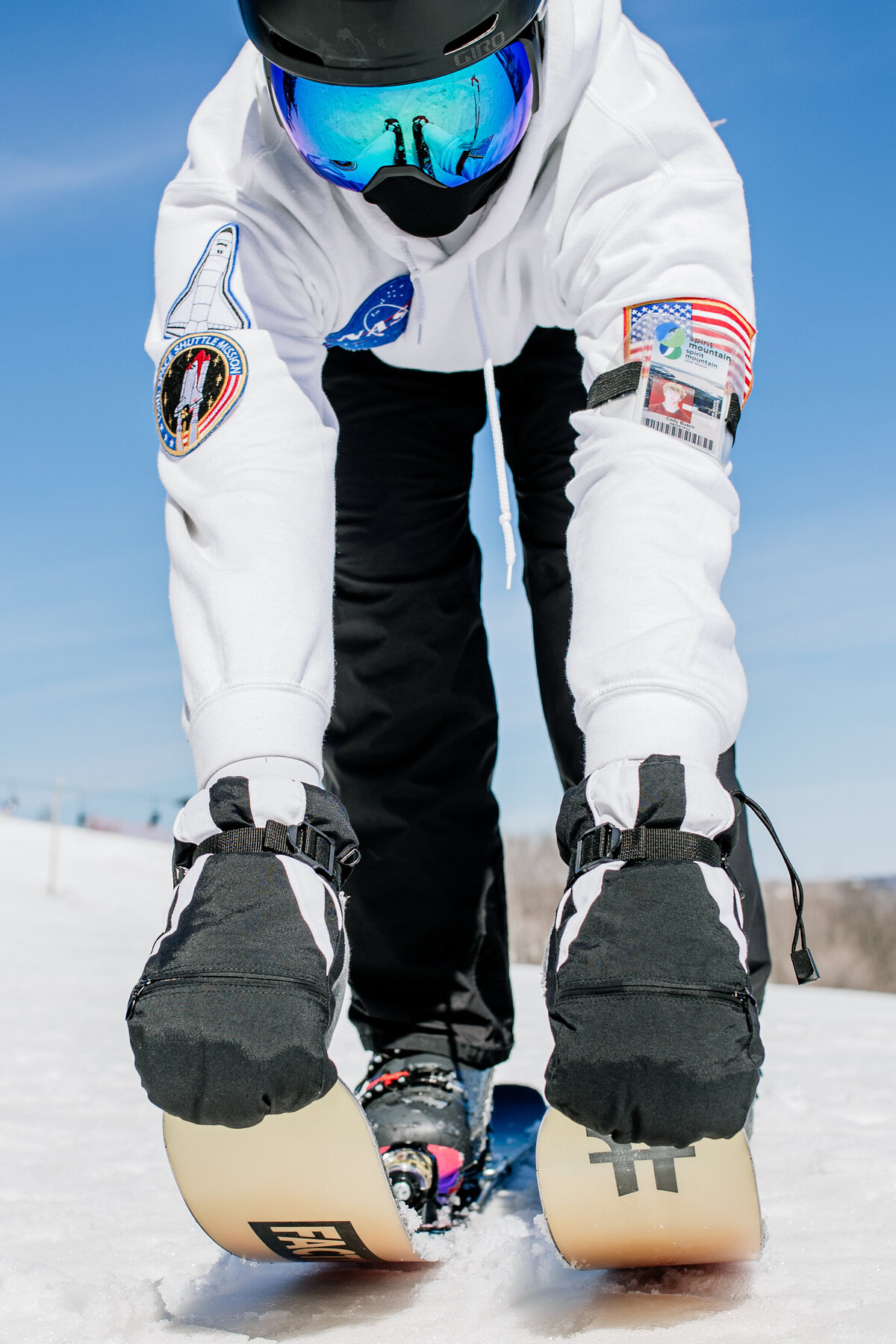 Skiing senior picture ideas for guys