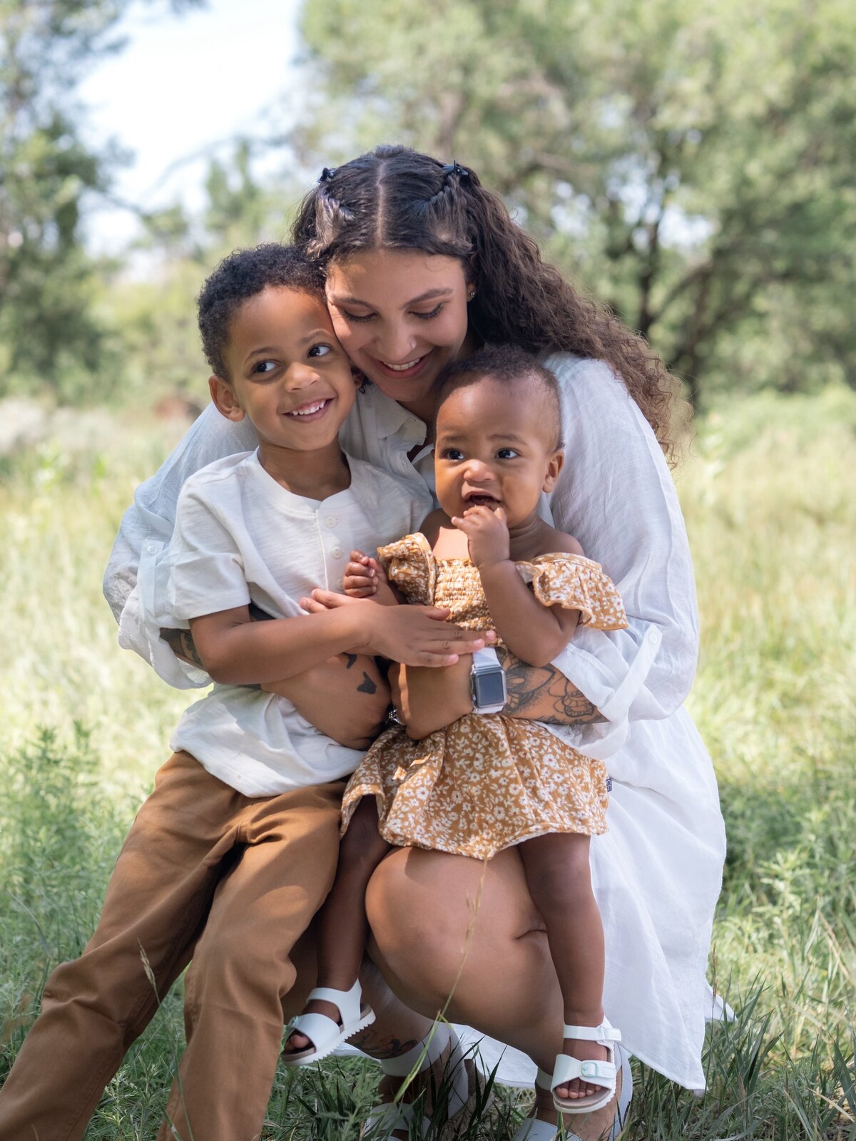 fun-family-session-outdoors-summertime-bright-3