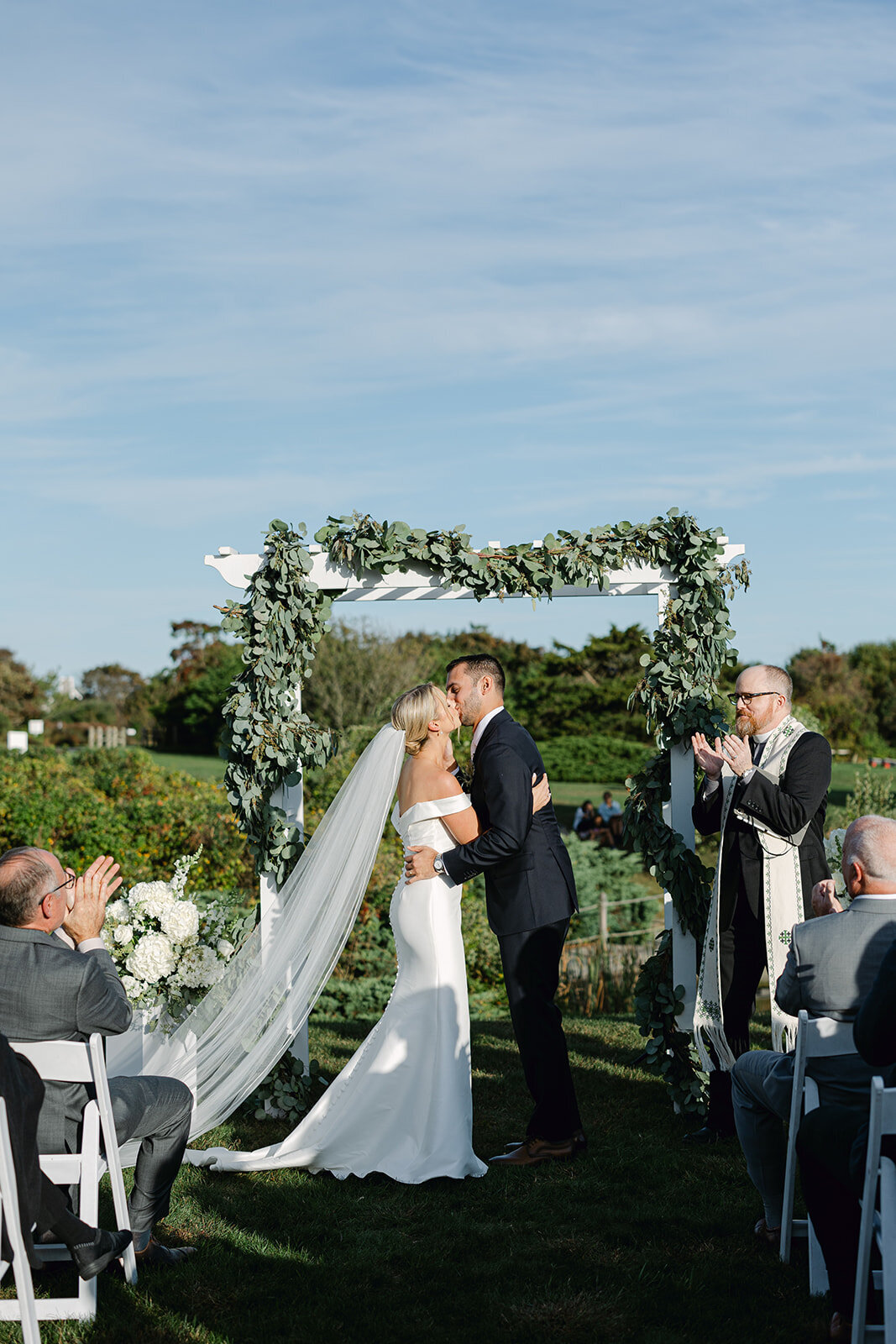 MarthasVineyardWedding_KenzieMatt_Ceremony_SamBrooks-138