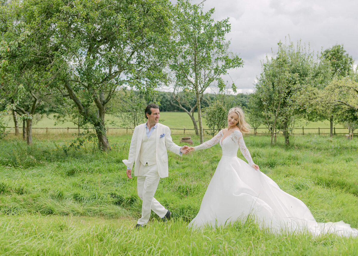 chloe-winstanley-weddings-hambleden-suzanne-neville-bridal