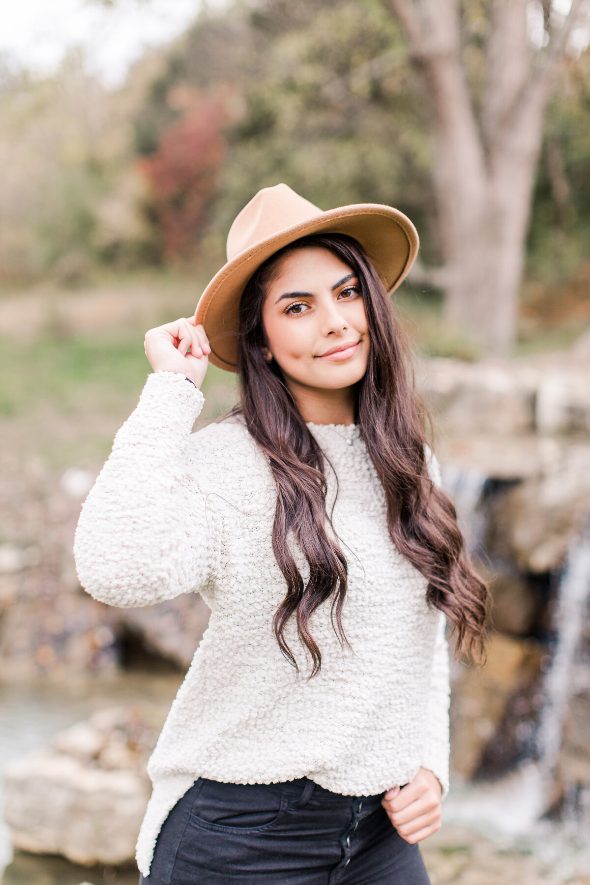 Maple-Lane-Farm-Senior-Photos-19