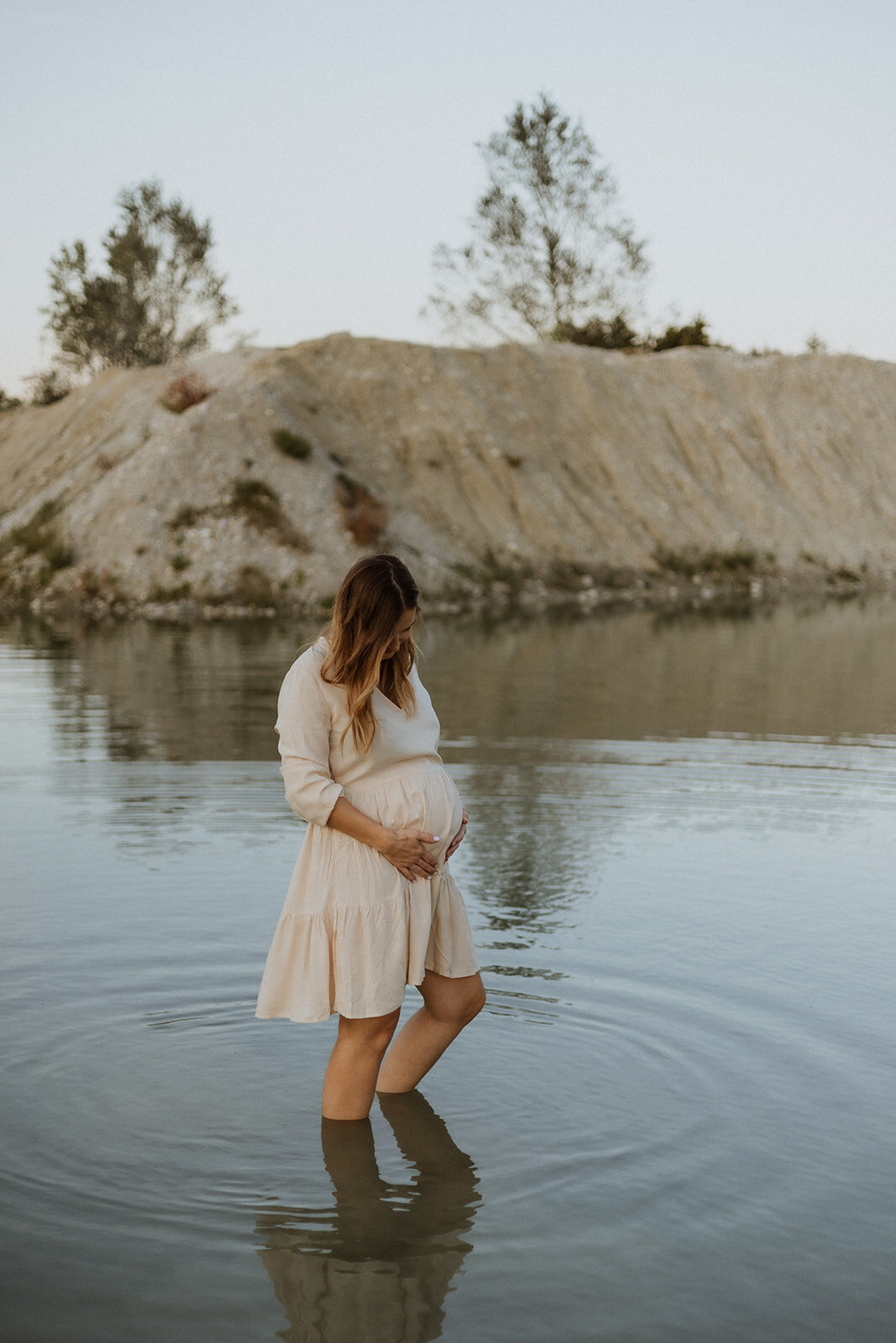 intimní těhotenské focení ve vodě  fotografka plzeň markéta zýka