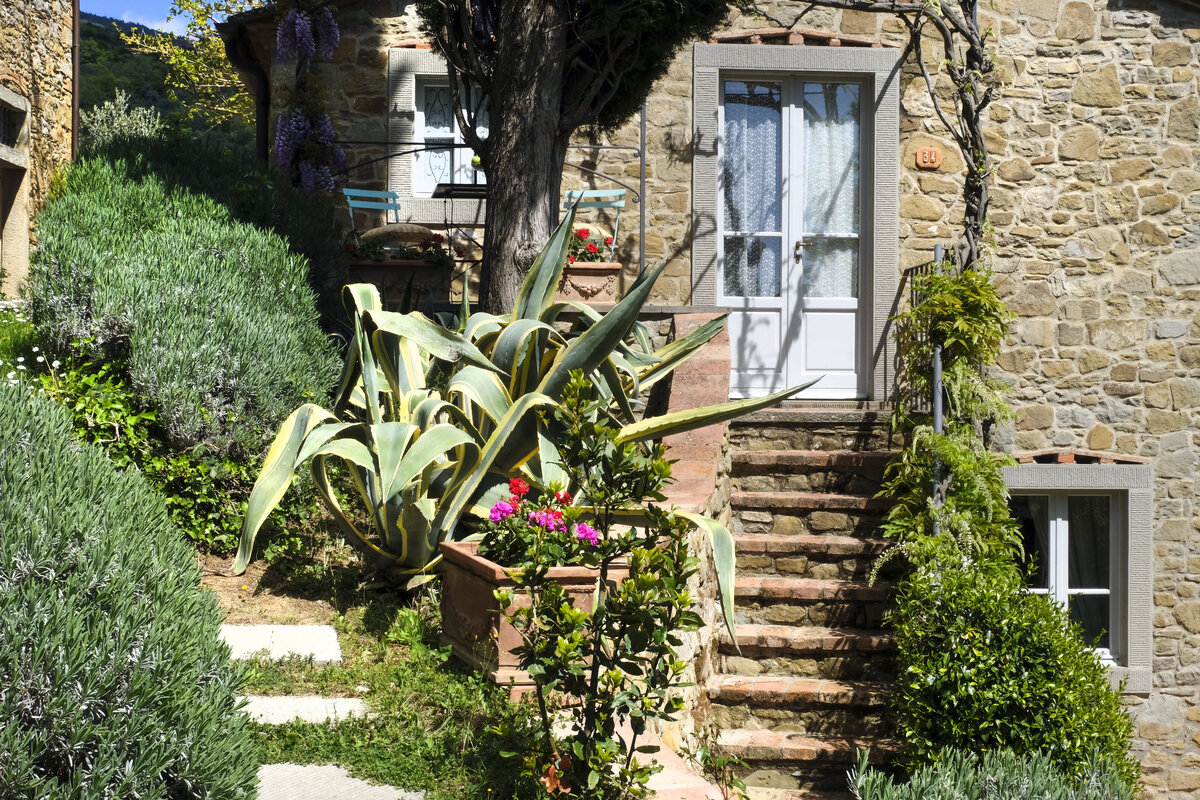 Waterstone - Il Falconiere - Cortona - Luxury Boutique Hotel - Classic room entrance