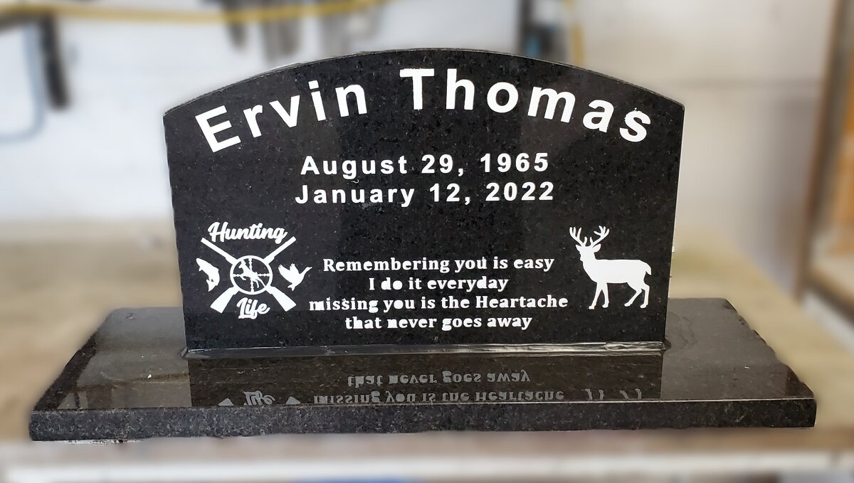 Thomas Hunting Headstone Design Saskatchewan