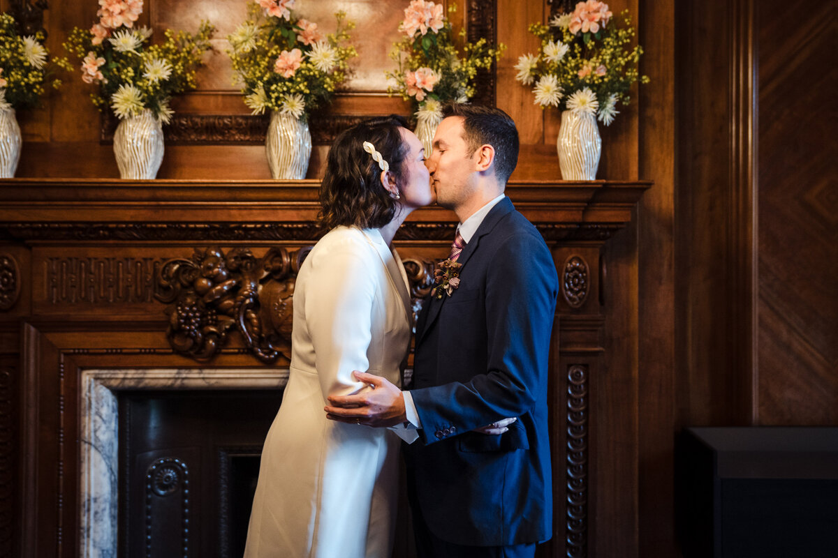 intimate-london-old-marylebone-town-hall-wedding-23