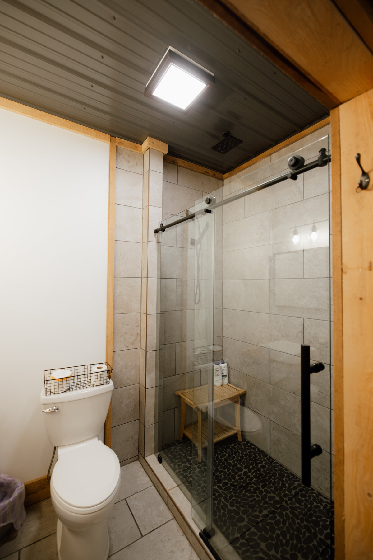 Bear-Ridge-Destination-barndo-suites-rosie-photo-video-50