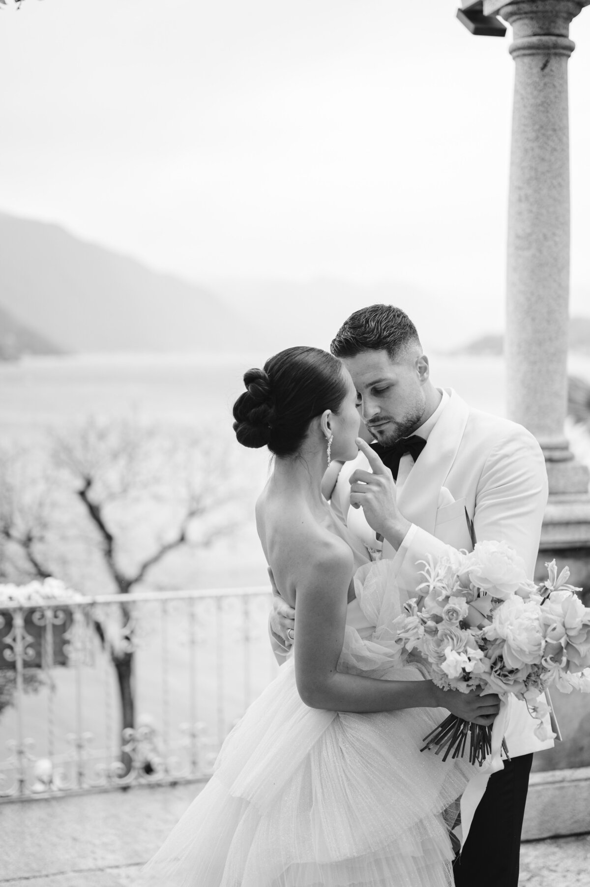 Dimos Bablis Studio Luxury Wedding Photographers Greece and Italy Santorini Wedding Villa Cipressi pastel  _025