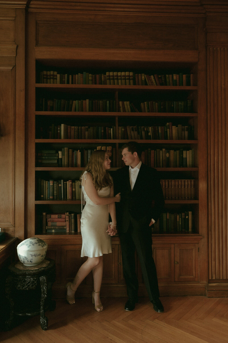 moody-library-engagement-couples-photos-illinois-allerton-park-rachael-marie-photography-24
