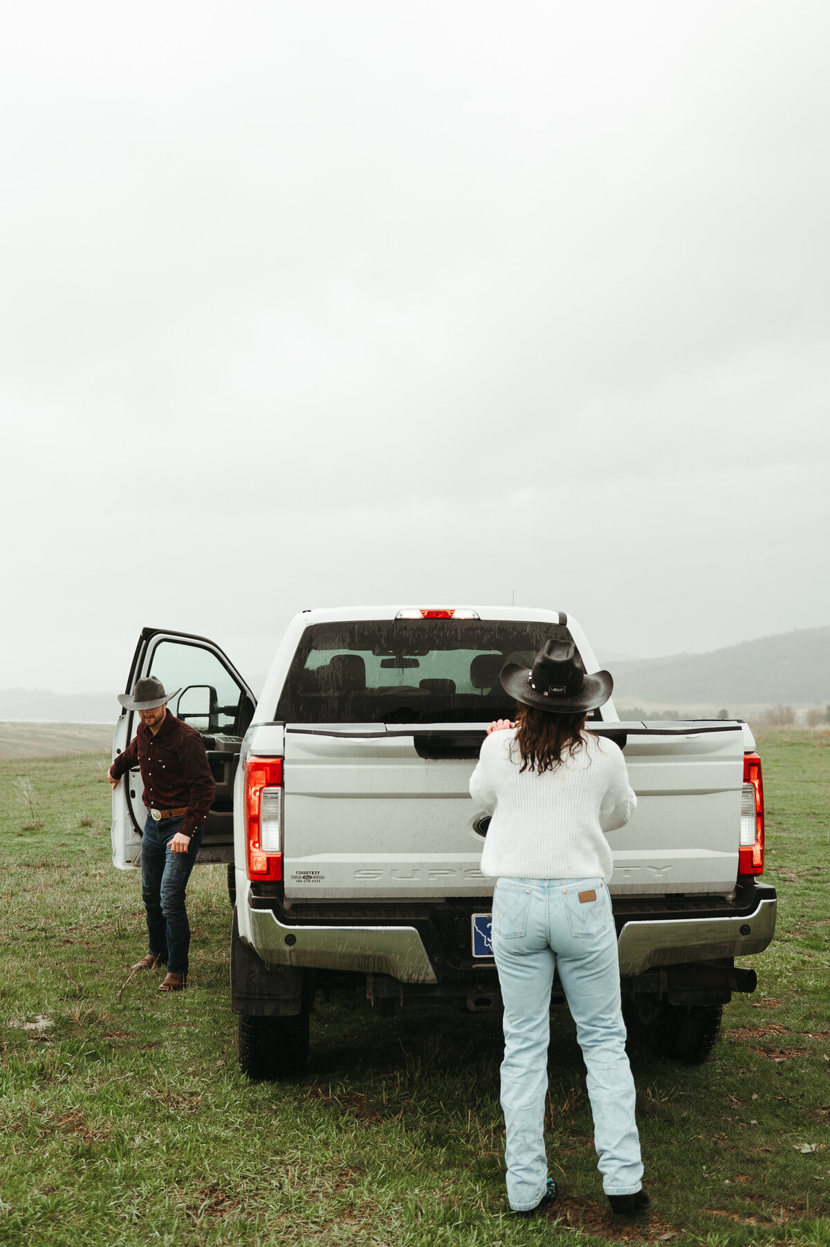 presley-gray-photo-montana-western-style-engagement-3909