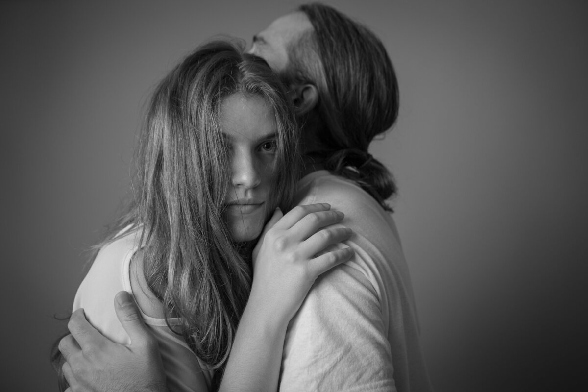 B&W-Minimalist-Creative-Portraiture