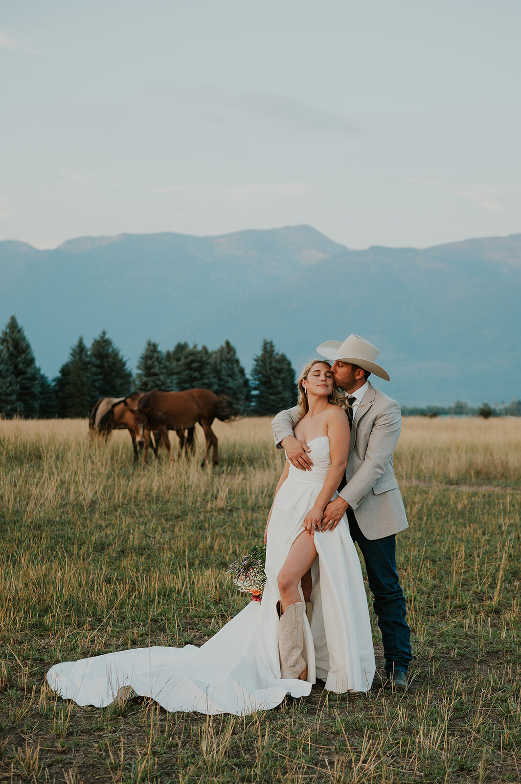 presley-gray-luxury-western-montana-wedding-9207