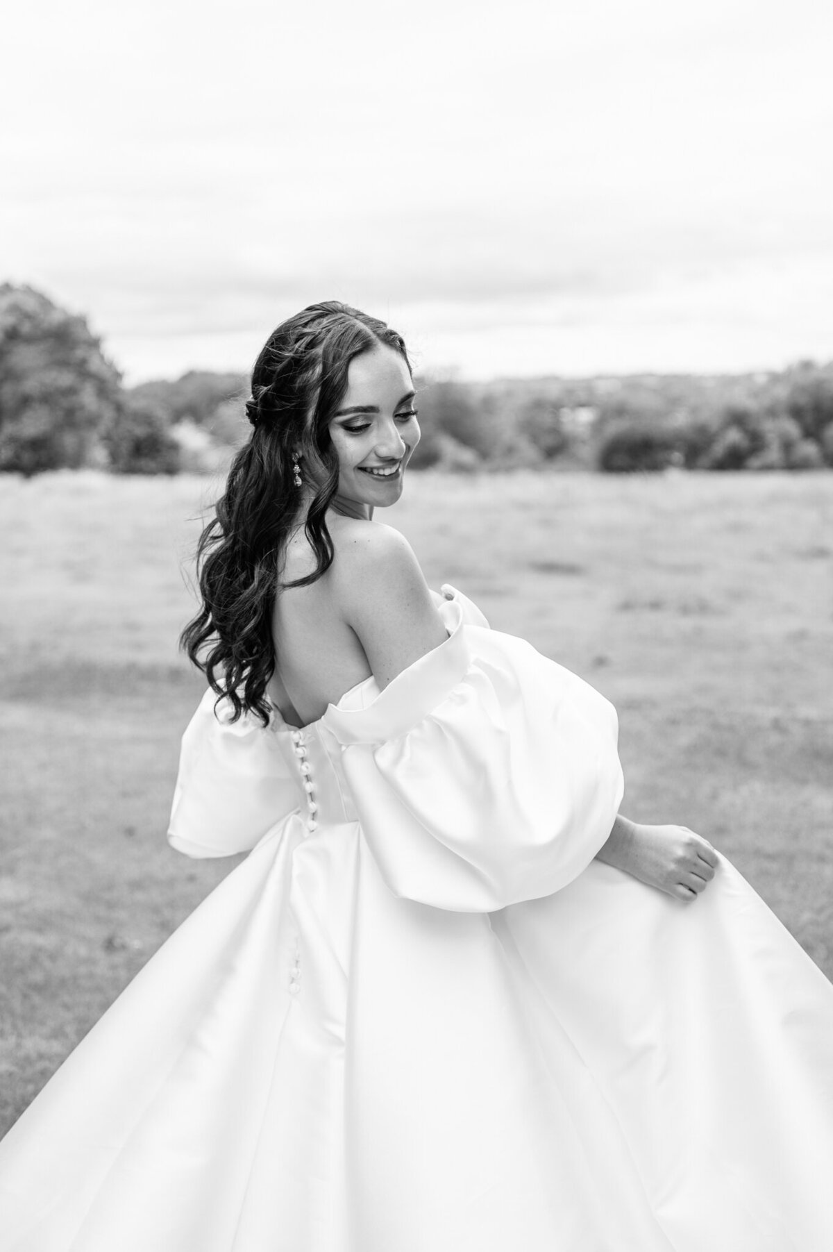 Chloe Bolam - UK Wedding and Engagment Photographer - Swanbourne House Wedding Venue Milton Keynes - Destination Wedding in the UK - 10