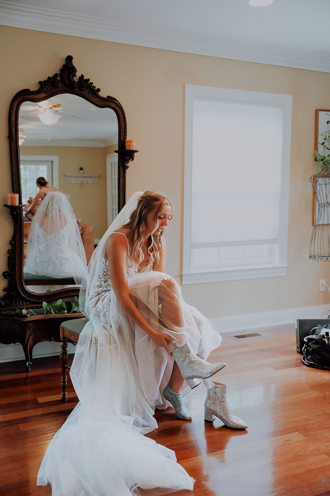 EmilyD'AngolaPhotography-The Vale Royal Barn Fenton Michigan- Couple and Wedding Photographer- June Summer Wedding7