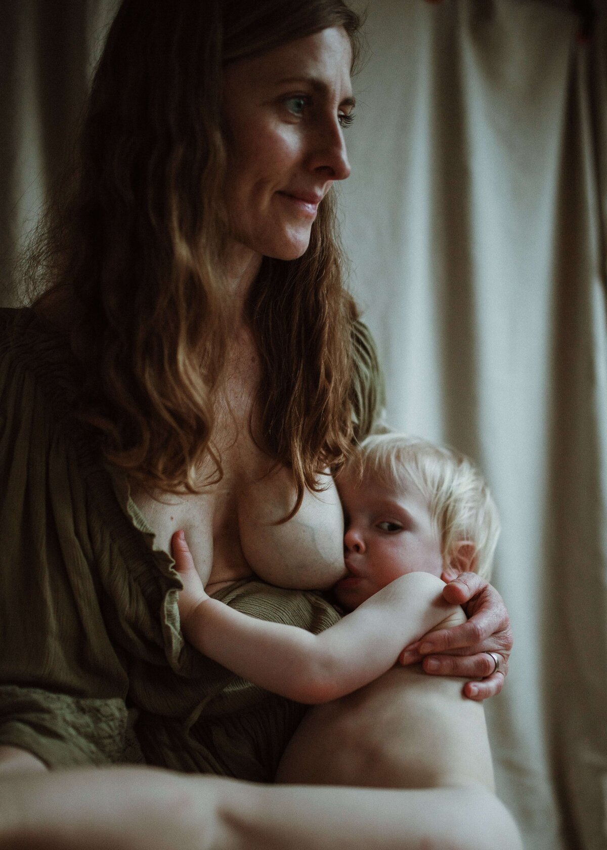 sussex-childrens-portrait-photographer-breastfeeding-2