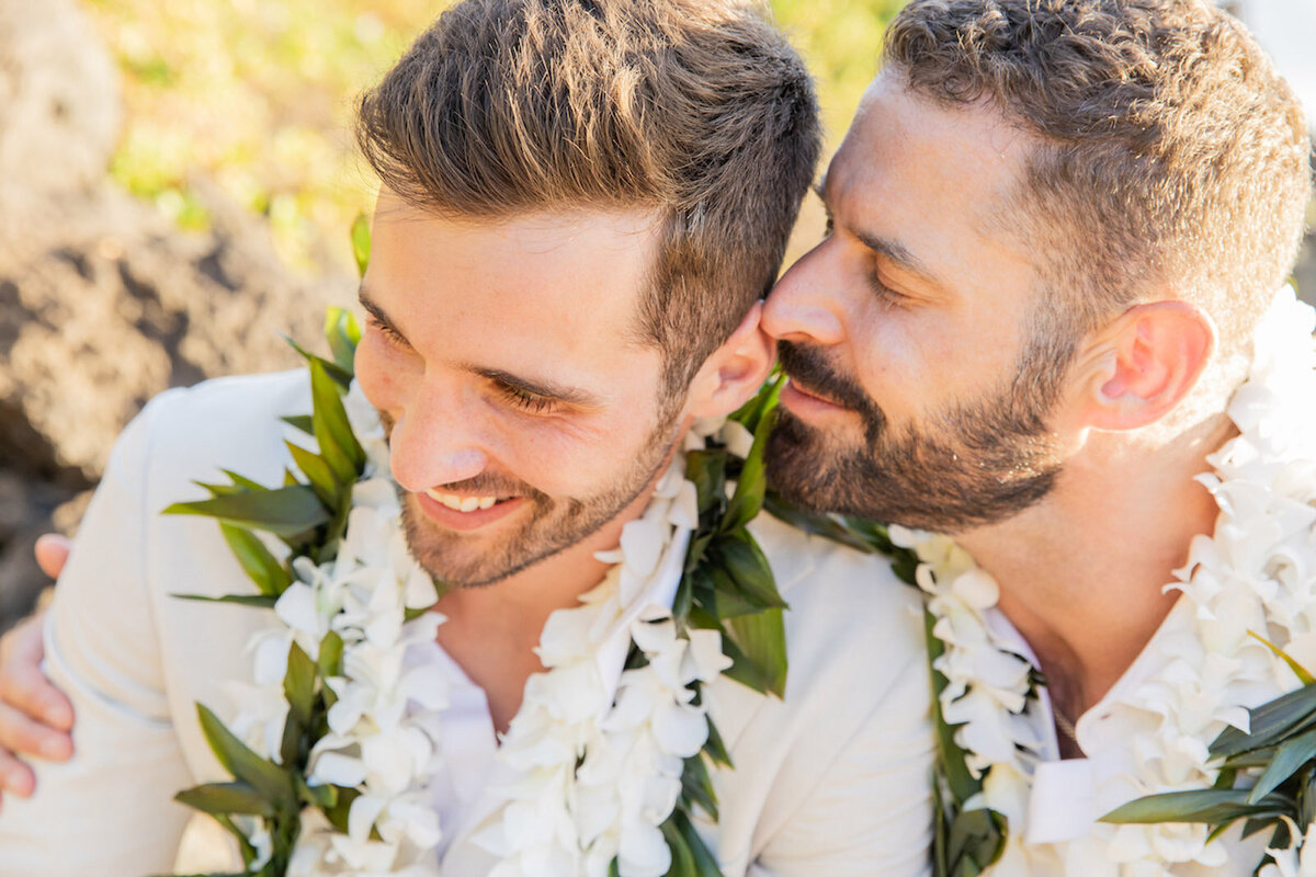 intimate maui wedding photo