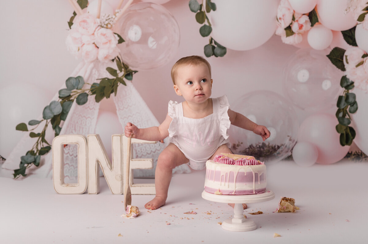 Baby girl cake smash portrait