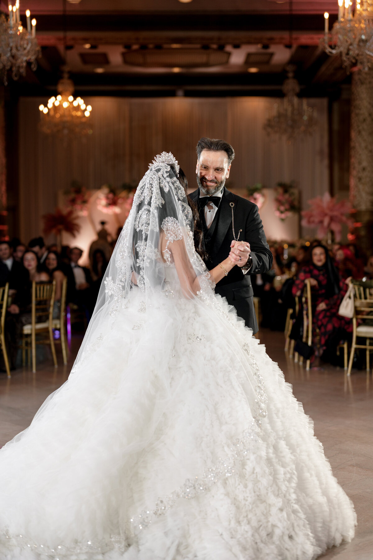 Berlez-Aspen-Avenue-Chicago-Wedding-Photographer-Windy-City-Wedding-Dance-Fulton-West-Event-Christmas-Session-171