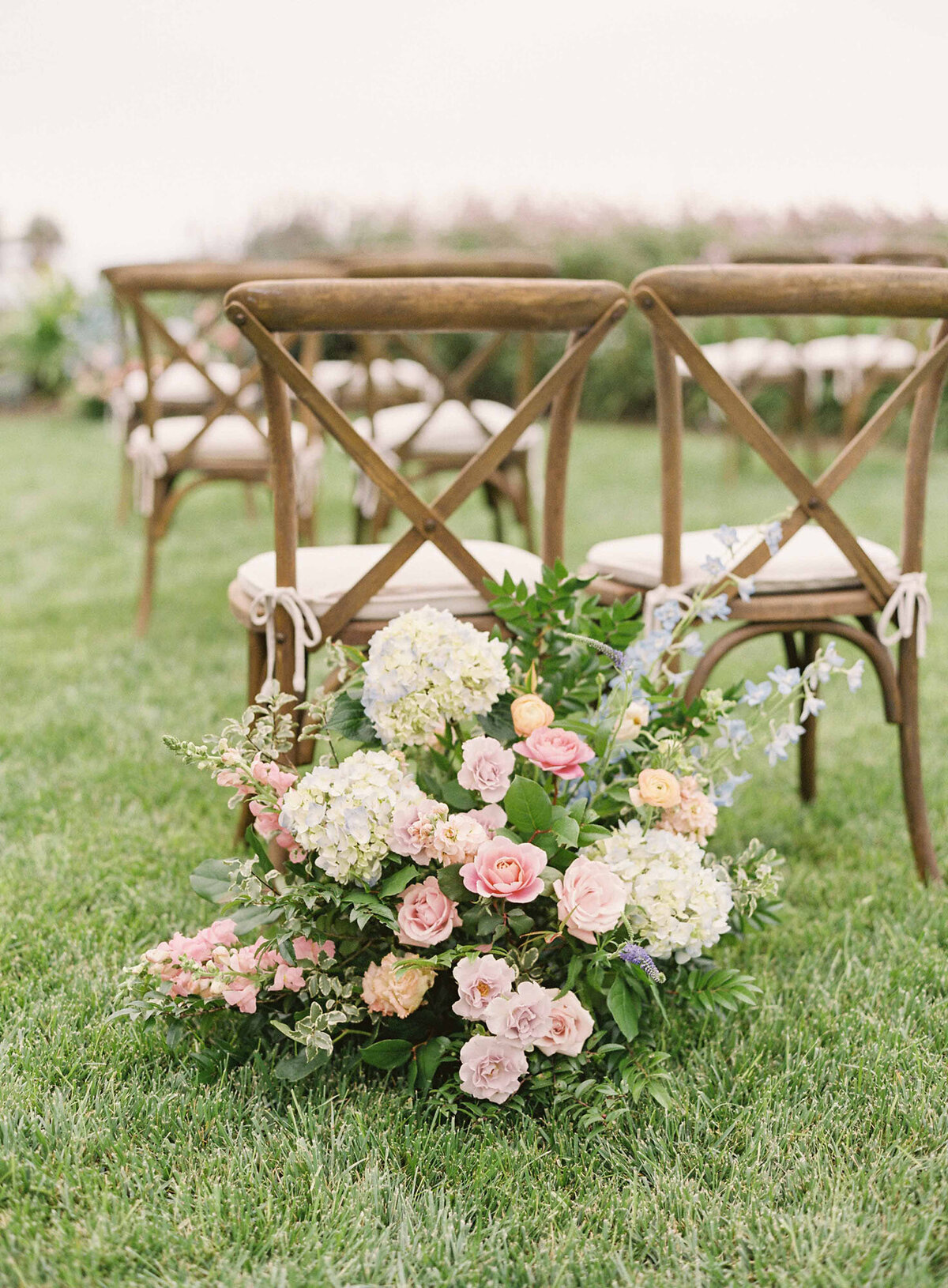 13santa-barbara-estate-wedding-planner-aisle-marker-flower-arrangements-soft-pink-white-hydrangea
