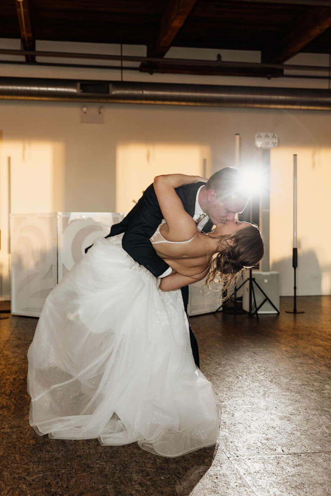 city-view-lofts-modern-downtown-chicago-wedding-054