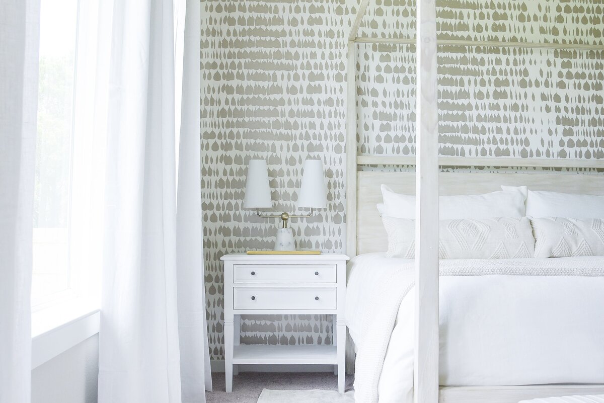 neutral-modern-master-bedroom-interior-design-georgetown-texas-1-min