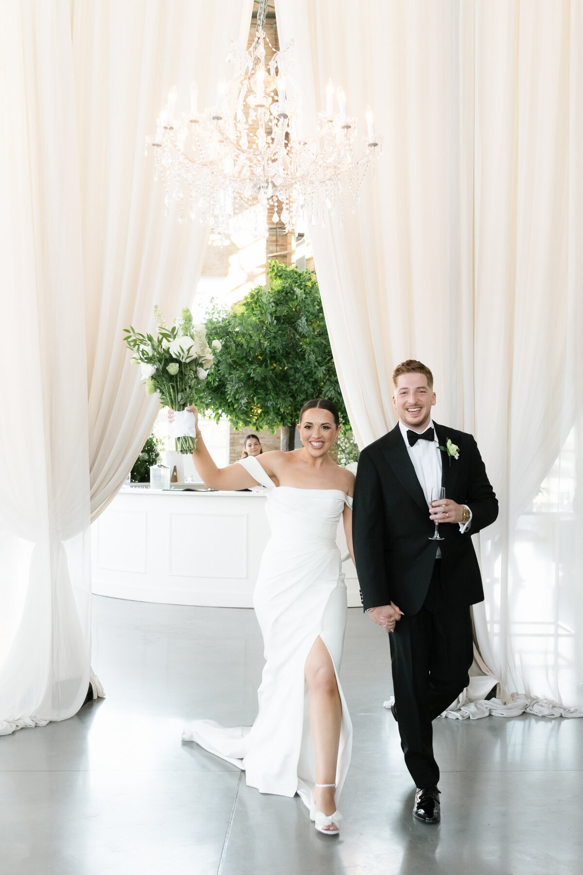 MeghanHemstra-Vibrant-Rocky-Mountaineer-Wedding-6