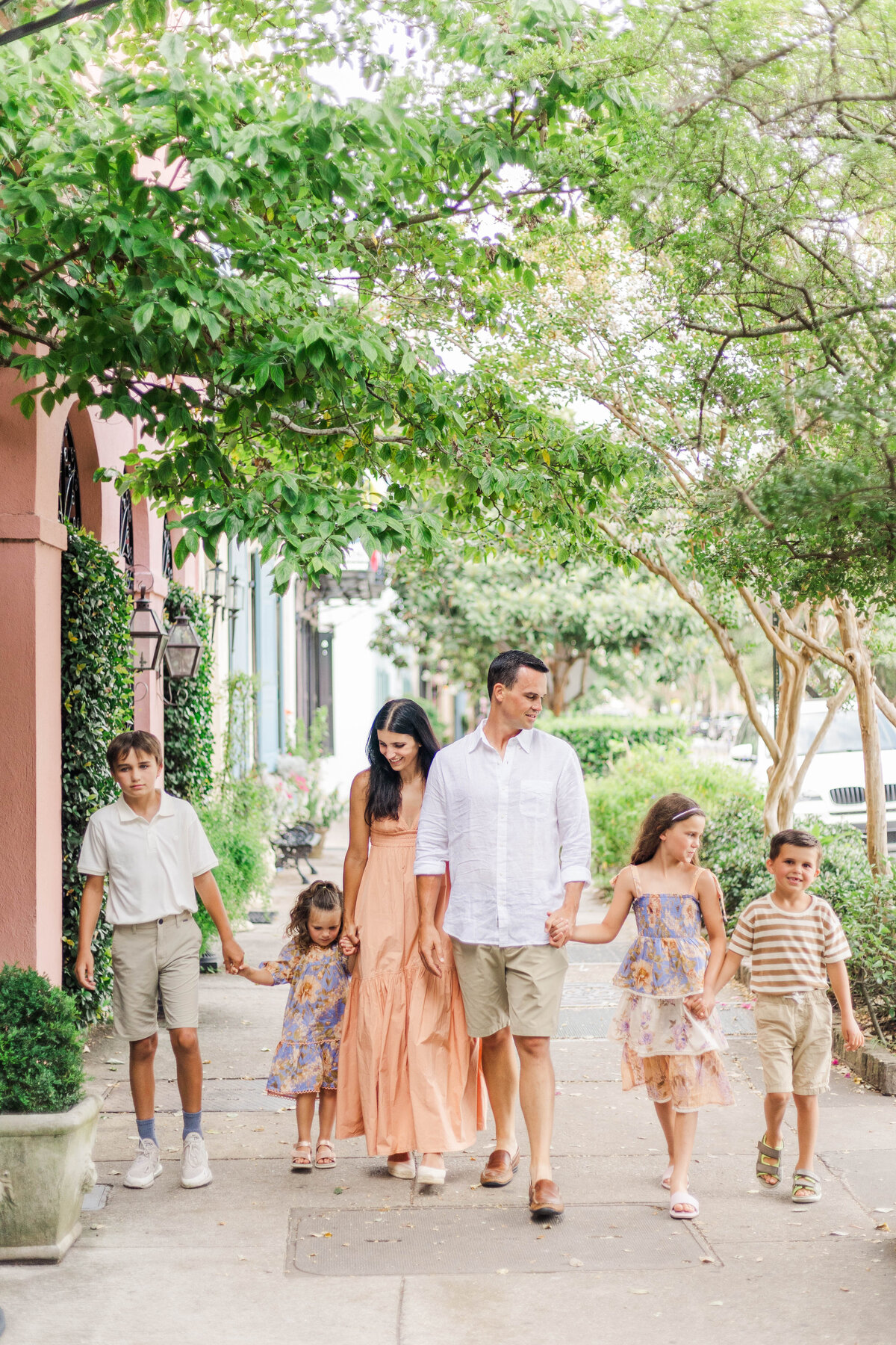 family-session-vacation-charleston-rainbow-row-east-bay-downtown-nicole-fehr-photography-lowndes-grove-12