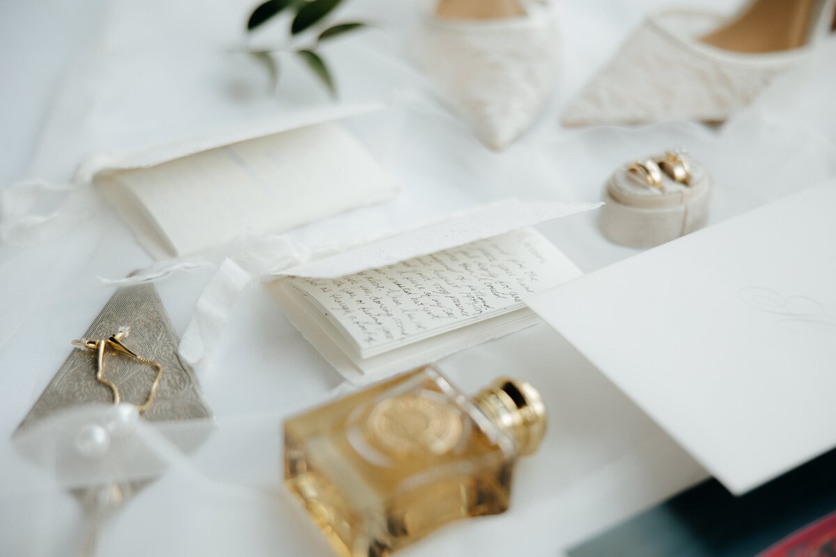 Velvet-and-Vows-Wedding-Photography-and-Film-_JillianCole-2-min