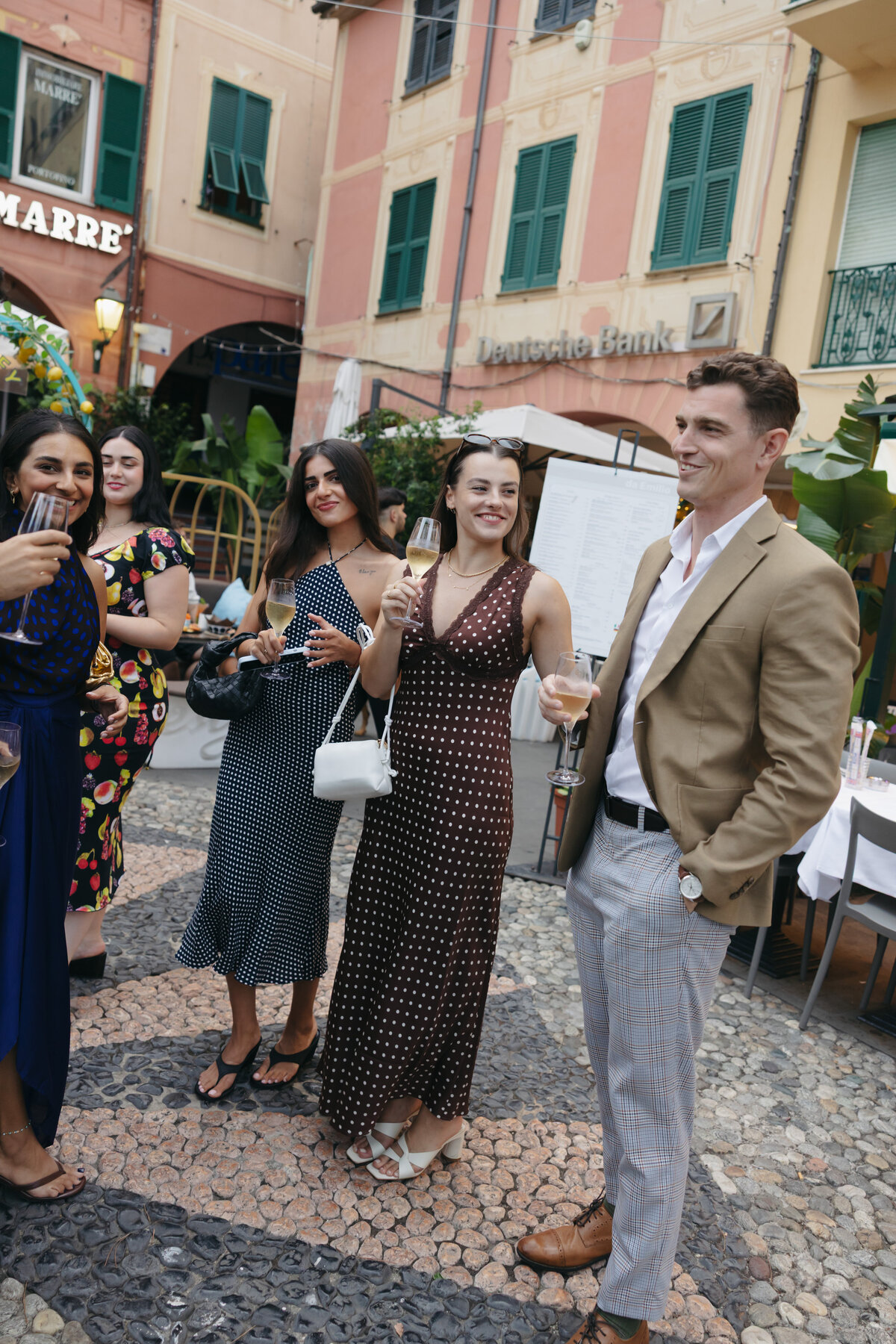 Cacie_Carroll@CacieCarrollPhotography_KriziaandNick_LocalPizzariaWelcomeDinner_SantaMargheritaItaly-70