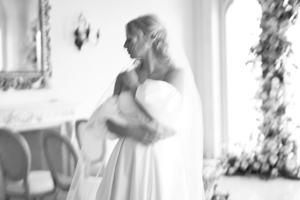 black-white-motion-blur-bride