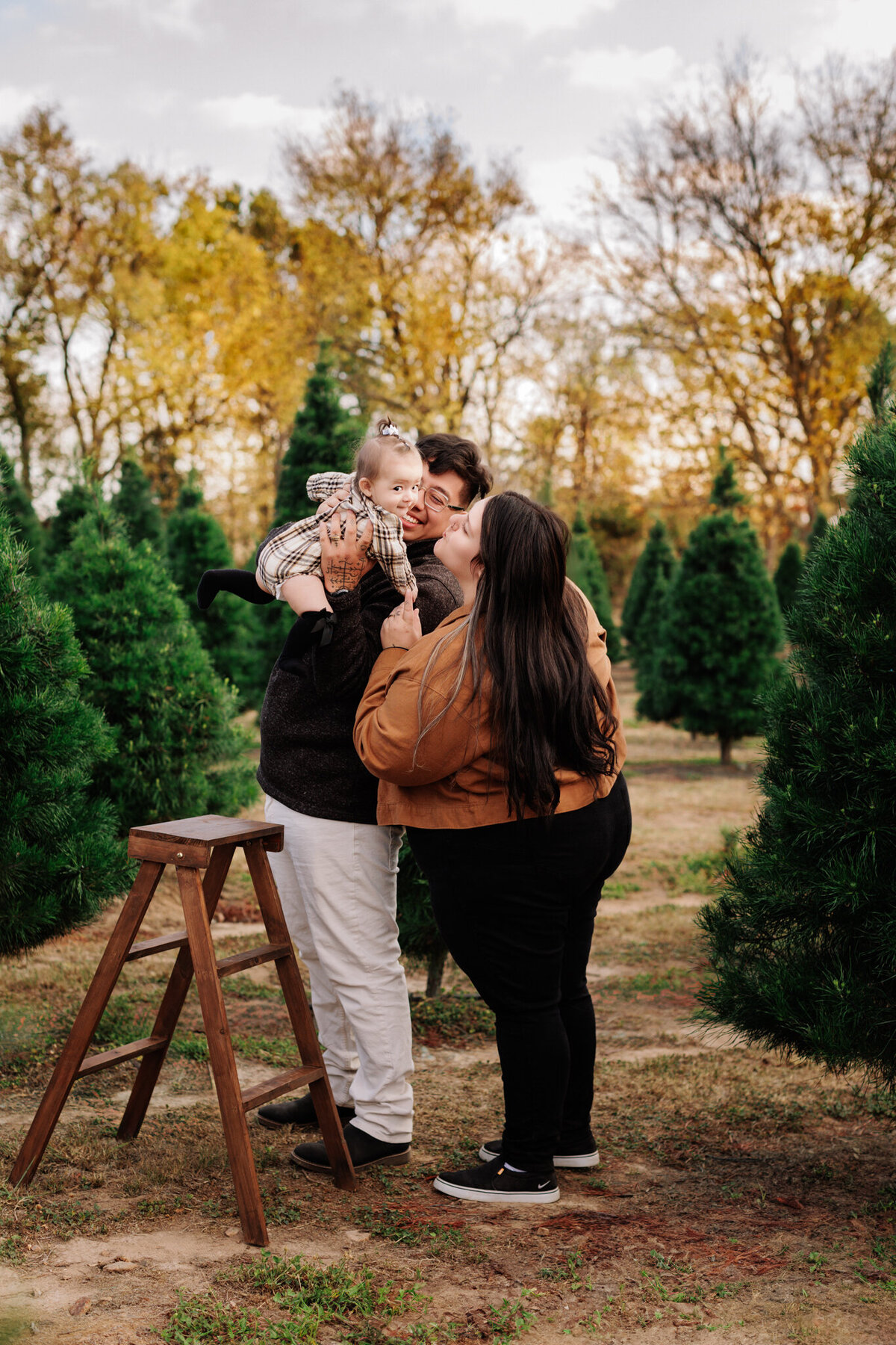 NWA family photographer, Northwest Arkansas best family photography, family portraits near me, professional family photos, family photography packages