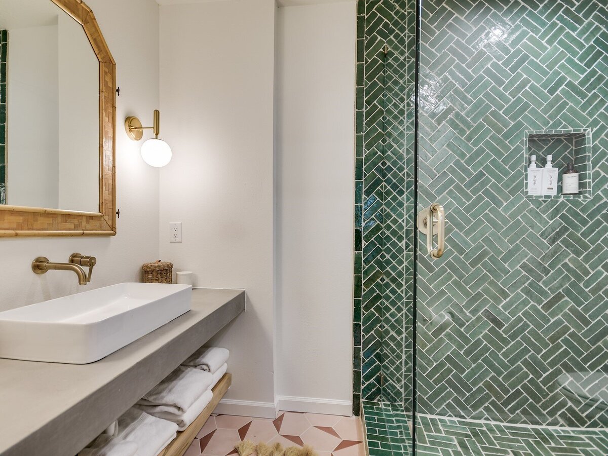 Suite bathroom with green decorative tiles on wall