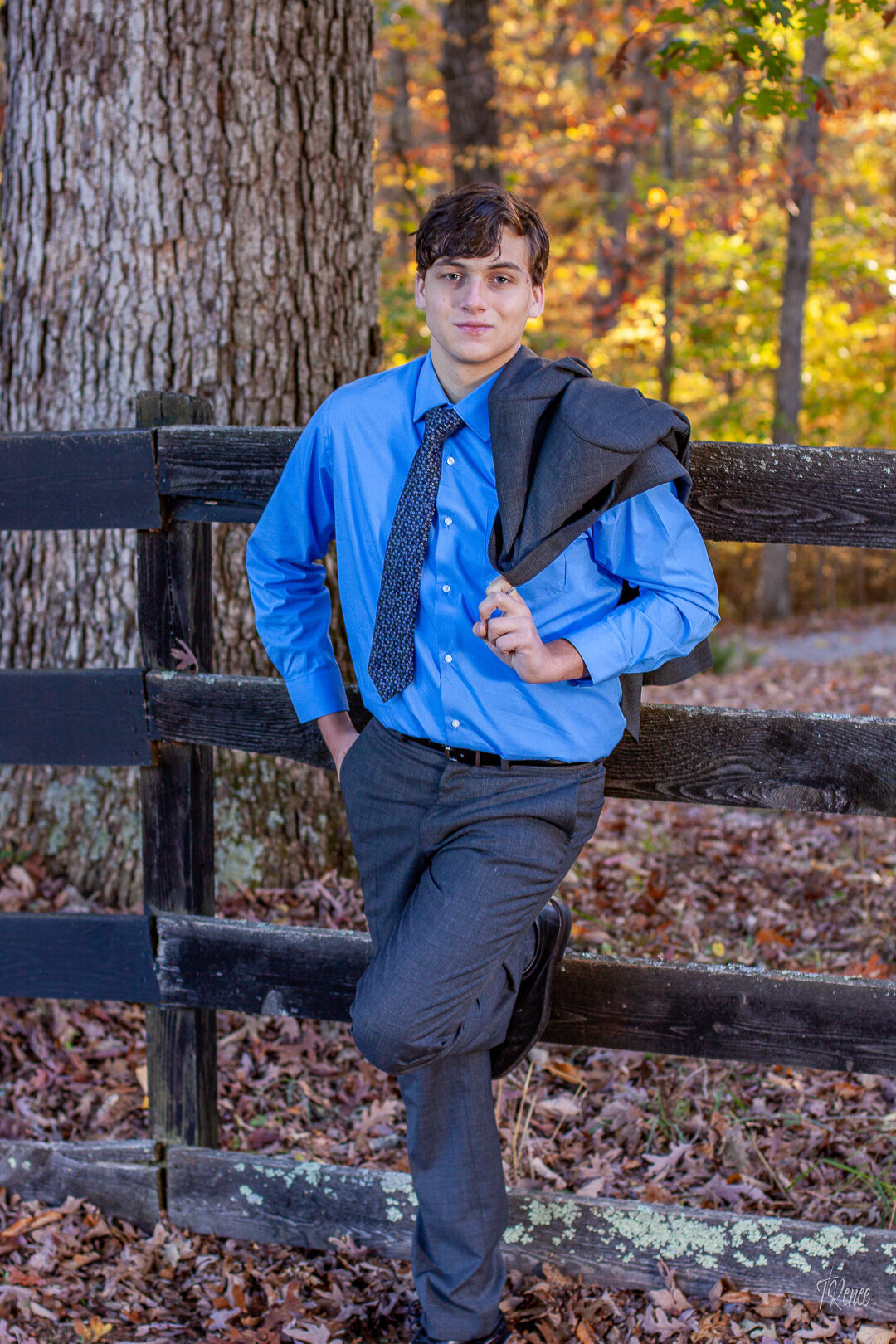 fall-blue-ridge-mountains_virginia_teen-boy_senior-class-photos-social-media-5133
