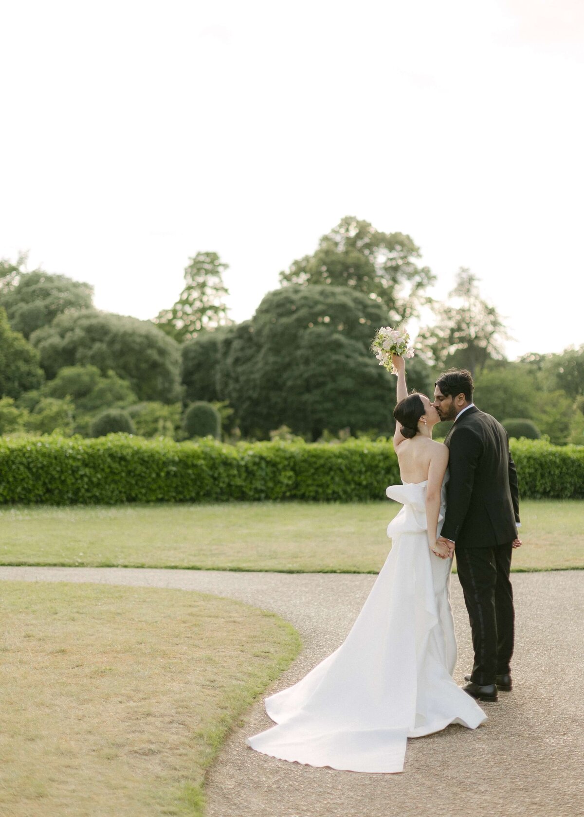 Anna-Vish-Wedding-Kew-Gardens-Chloe-Lowe-Photography-405