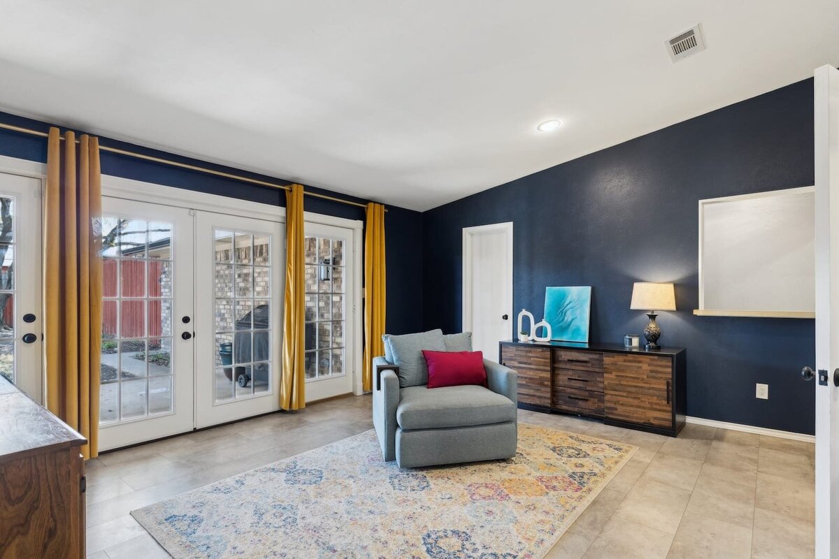 10216_shadow_way_dallas_tx_sunroom_-_bold_navy_accent_wall_with_french_doors_and_tile_floor_-_haven_realty_group